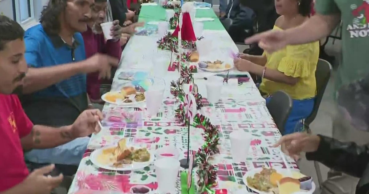 Greater Miami Jewish Federation brings Christmas cheer to Miami Salvation Army