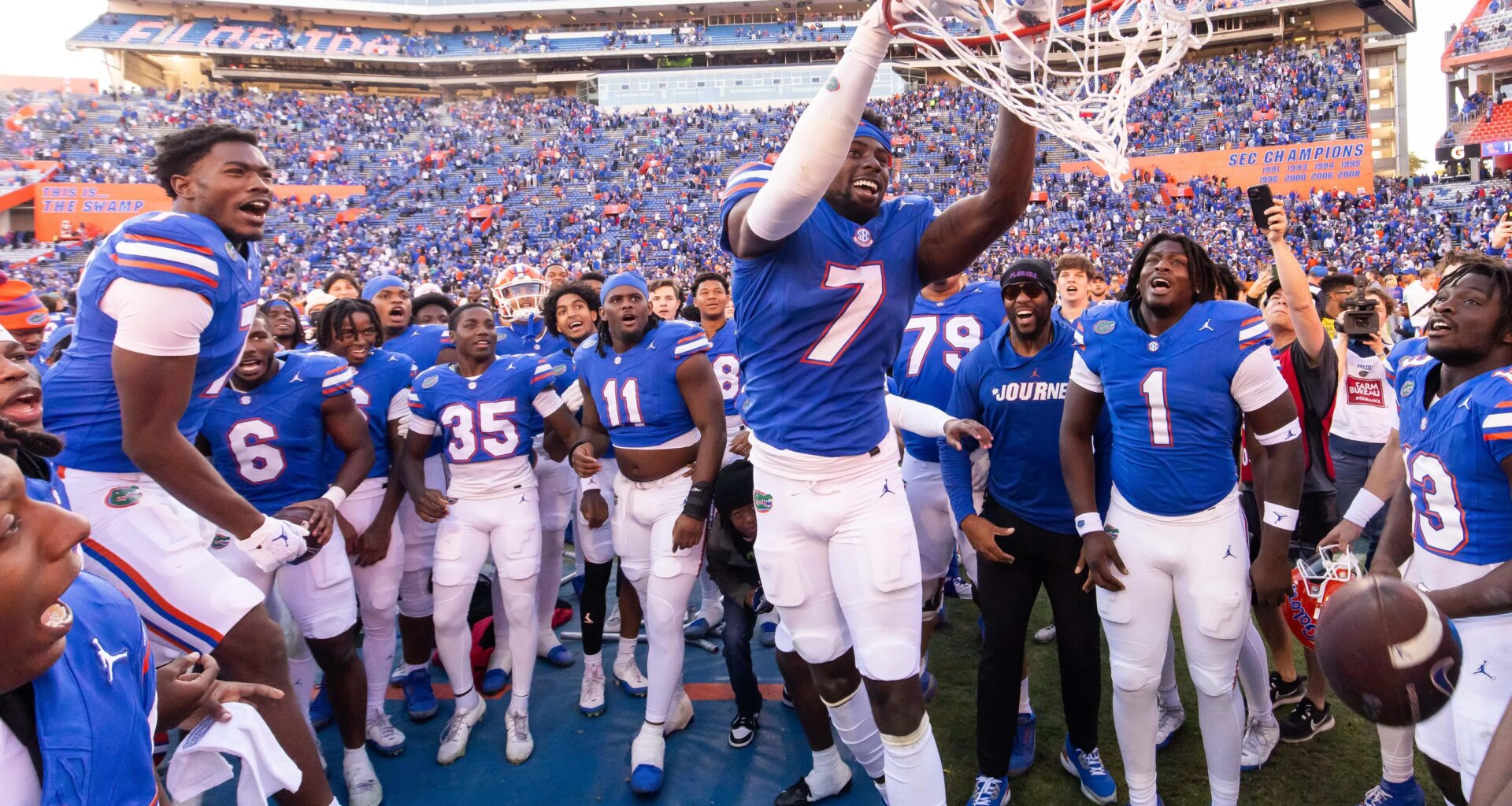 Florida football TE Amir Jackson re-signs, won't enter portal