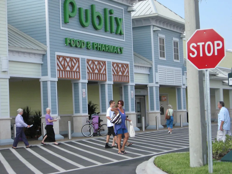 The Publix that opened in Neptune Beach is bustling on Aug. 28, 2010, while the shopping center that used to house the Publix in Atlantic Beach is left vacant. [Drew Dixon/Florida Times-Union]