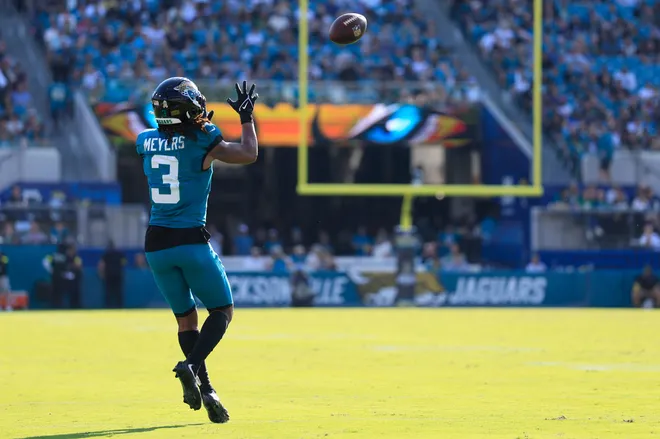 Jacksonville Jaguars wide receiver Jakobi Meyers (3) hauls in a reception during the fourth quarter of an NFL football game at EverBank Stadium, Sunday, Nov. 16, 2025 in Jacksonville, Fla. The Jacksonville Jaguars defeated the Los Angeles Chargers 35-6. [Corey Perrine/Florida Times-Union]
