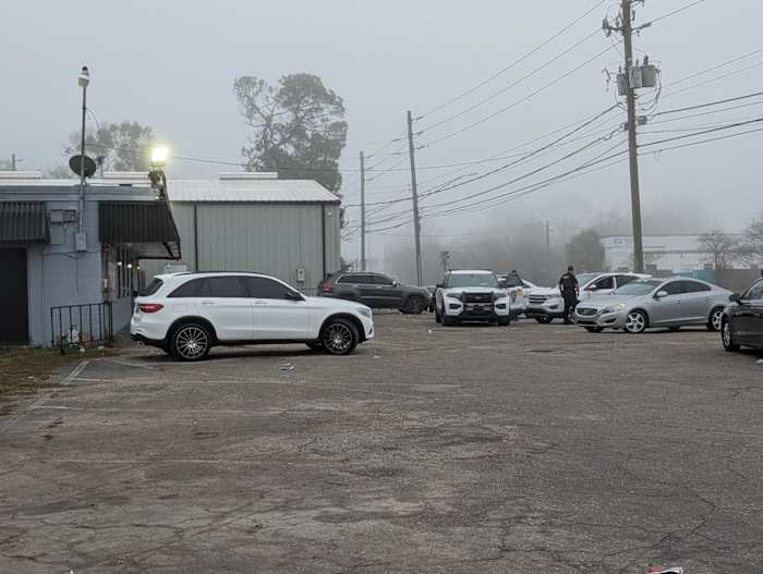 Suspect arrested after 3 shot during fight inside Jacksonville bar, police say