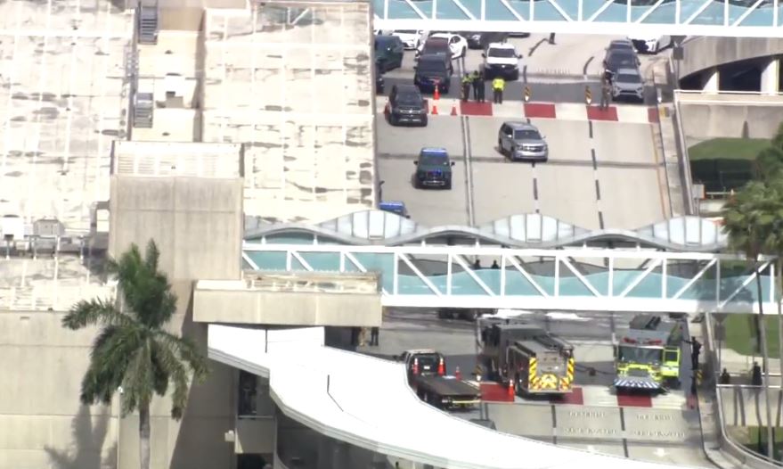 Jeep fire shuts down departures level at FLL - WSVN 7News | Miami News, Weather, Sports