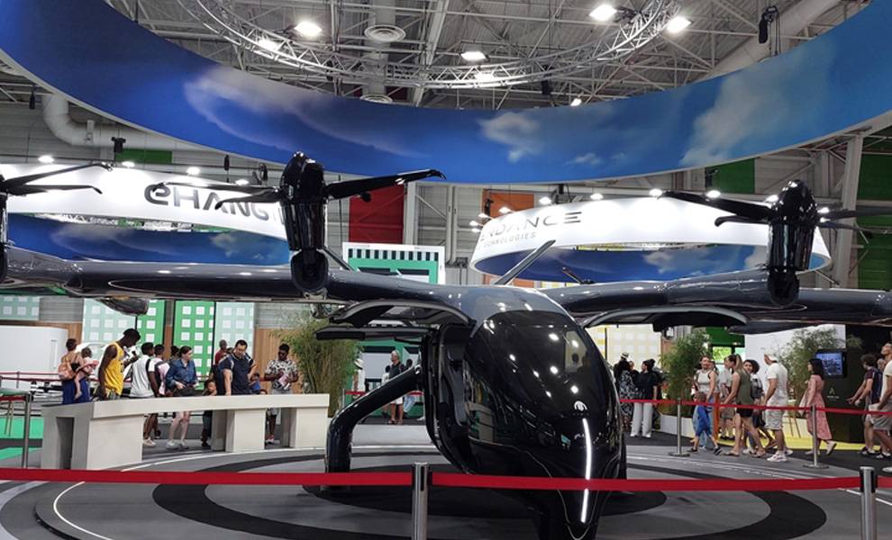 Miami takes the lead in America’s race toward flying cars 2 A black and gray flying car on display at a car show.