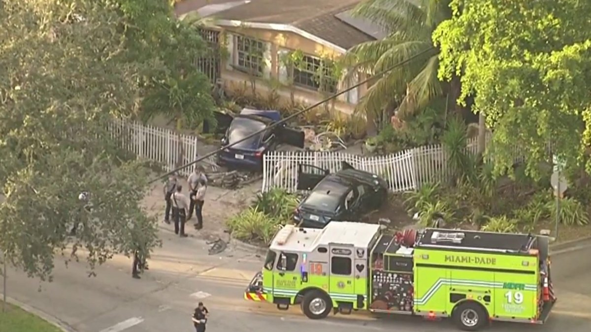 4 hospitalized after cars crash into front yard of NW Miami-Dade home – NBC 6 South Florida