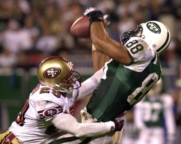 San Francisco 49ers' Ahmed Plummer, left, breaks up a pass in the end zone intended for the New York Jets' Anthony Becht, right, at Giants Stadium in East Rutherford, New Jersey, Oct. 1, 2001. (Henny Ray Abrams/AFP via Getty Images)