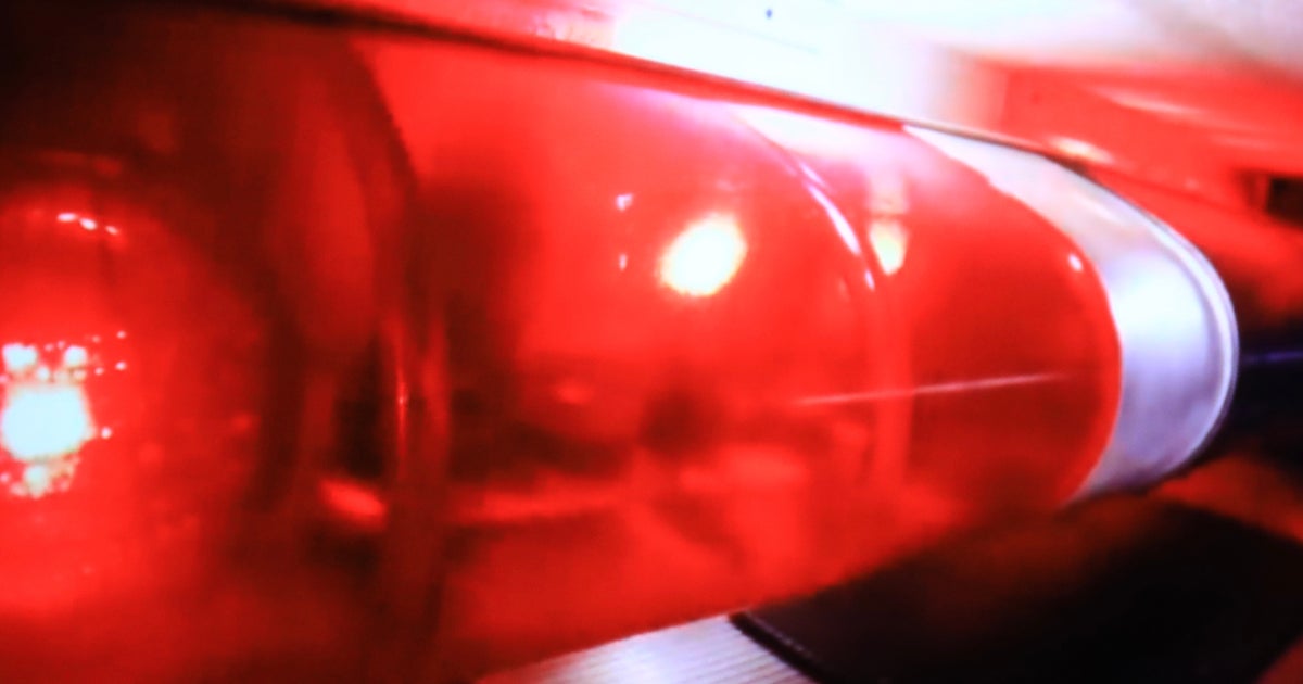 Crews rush to extinguish Broward house fire