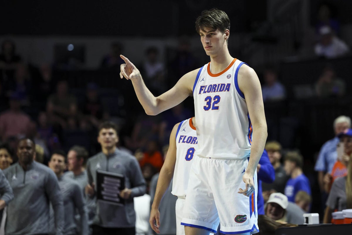 Olivier Rioux, Florida’s 7-foot-9 freshman, dunks home first career field goal