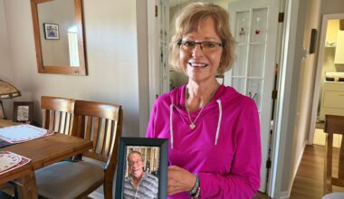 Linda Boyd holds her favorite picture of her husband, Mike. He passed away Nov. 9, 2024. (Spectrum News/Erin Murray)