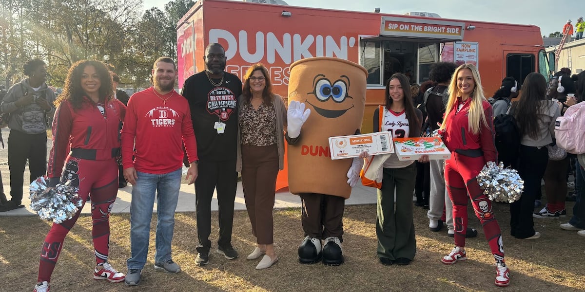 Dunkin’ surprises Dunnellon High School female kicker with Tampa Bay Buccaneers tickets