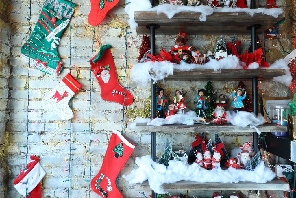 Miracle bar interior decor