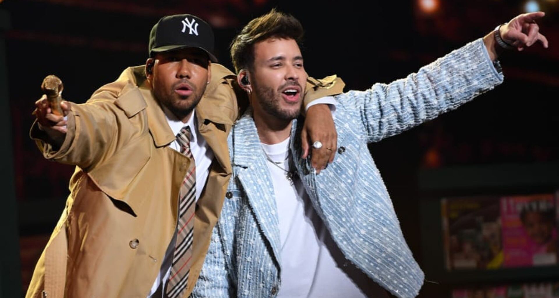Photo of Romeo Santos and Prince Royce on stage pointing at the crowd.