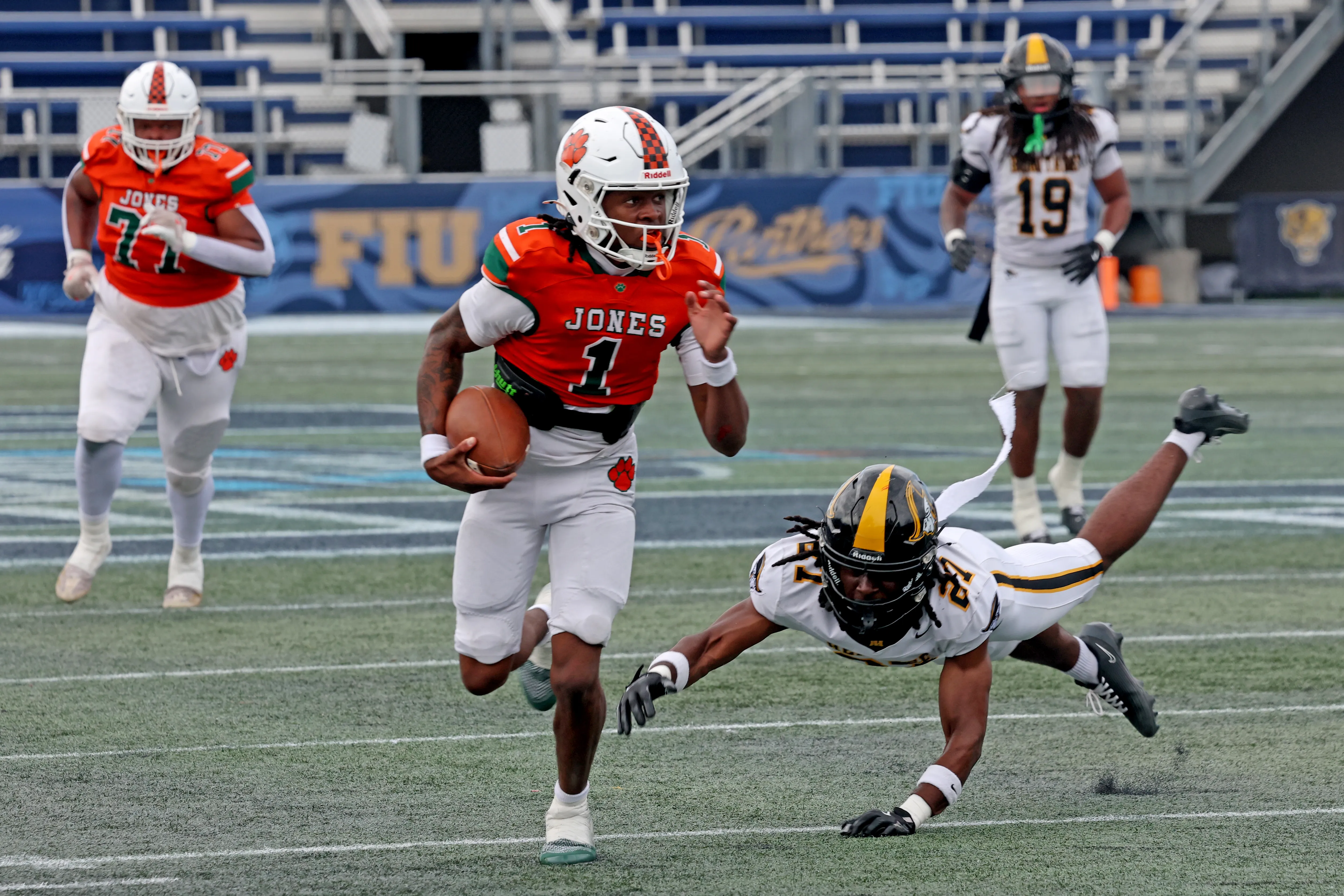 Jones High Schoolâs Dereon Coleman runs with the ball against...