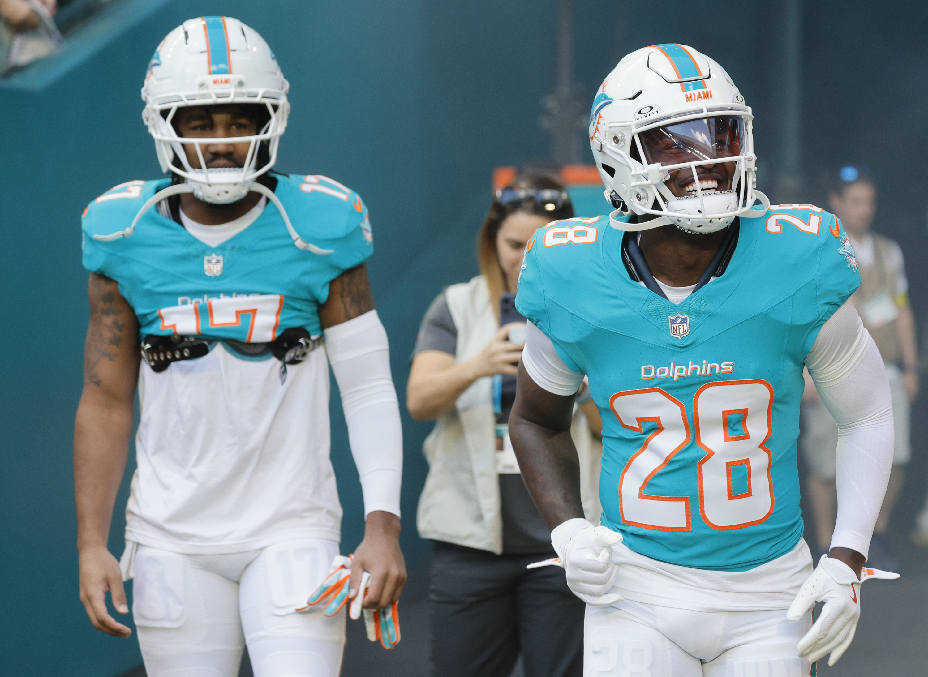 Miami Dolphins wide receiver Jaylen Waddle (17) and Miami Dolphins...