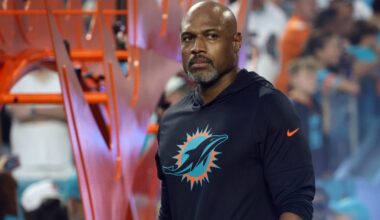 Dolphins defense faces Steelers QB Aaron Rodgers