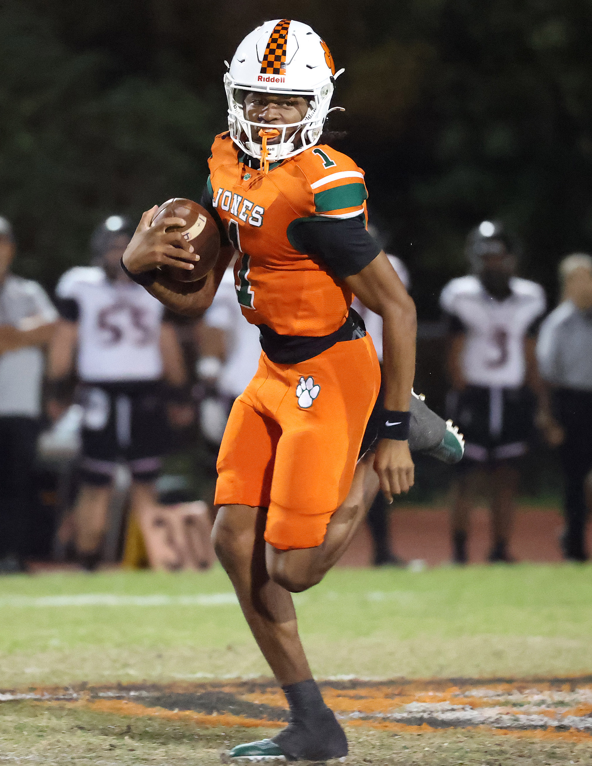 Jones High quarterback Dereon Coleman runs during the Port Charlotte...