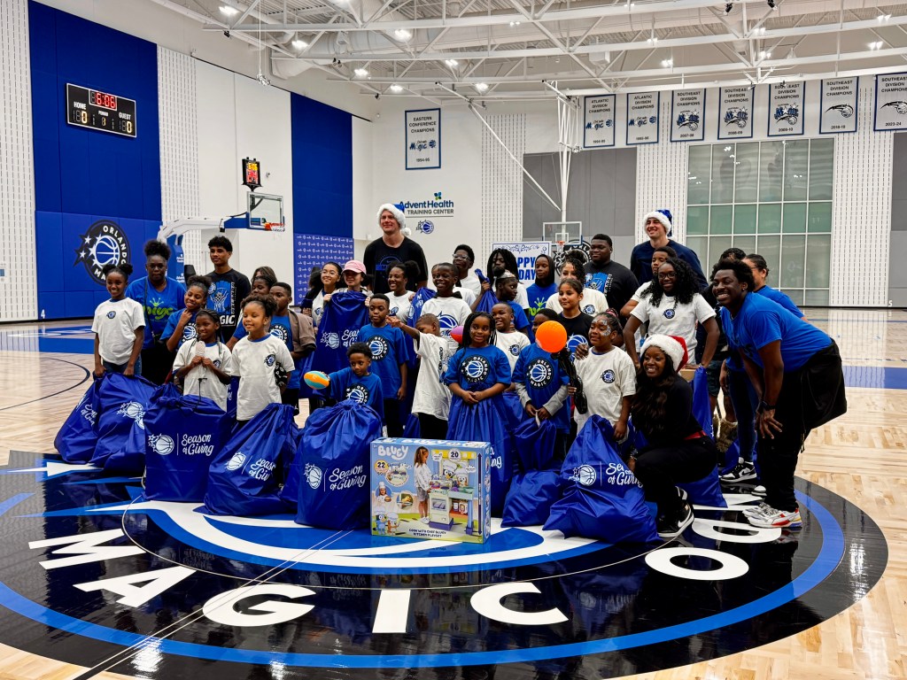 Orlando Magic bros. Franz and Moe Wagner surprise local kids