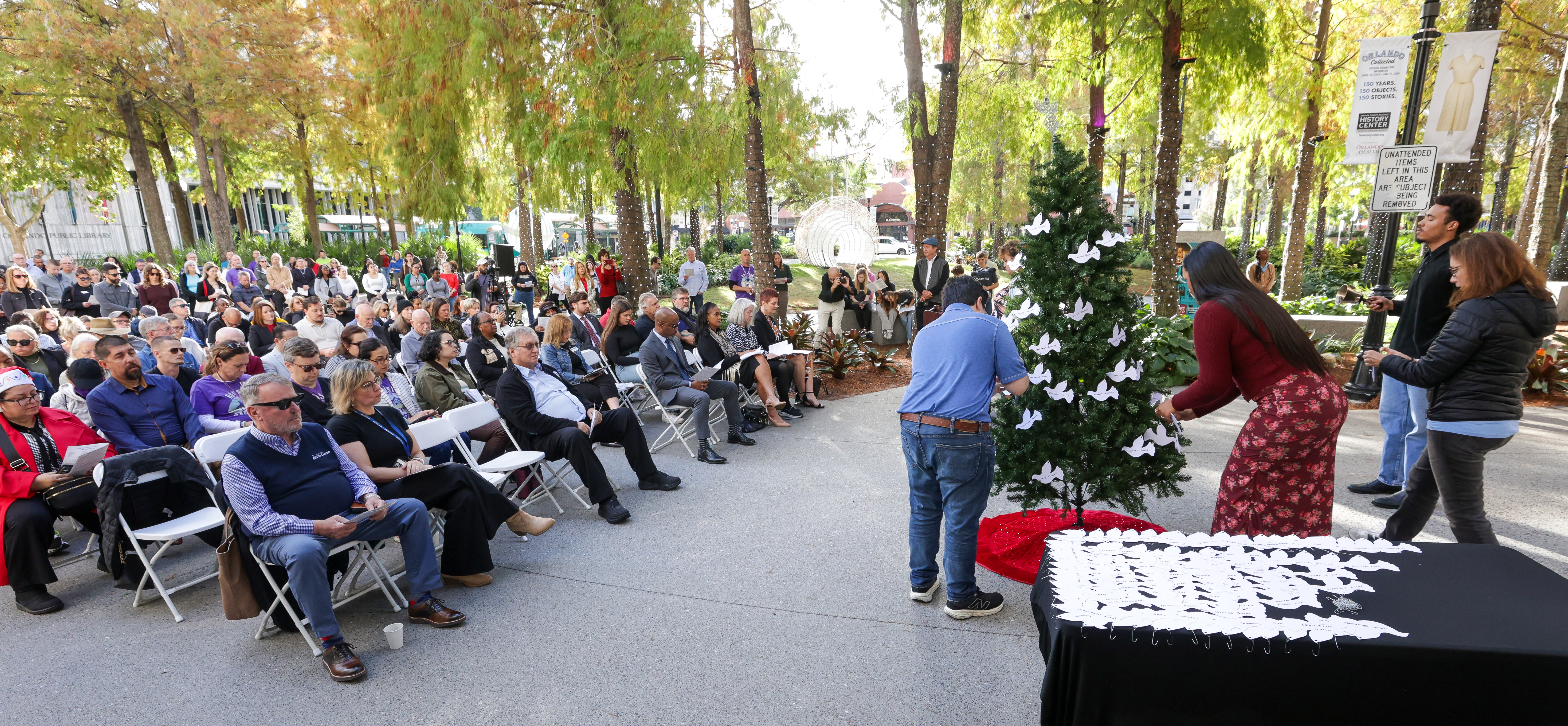 REMEMBERING THE HOMELESS â Paper doves representing homeless individuals who...