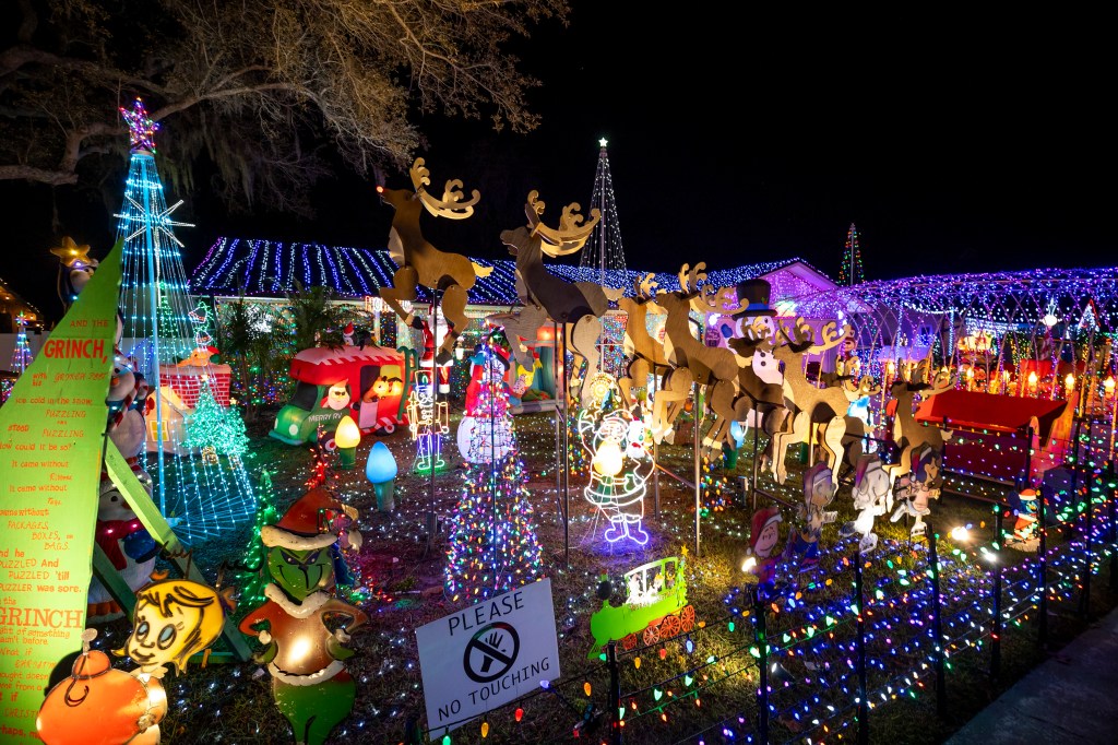 30 holiday light displays honored