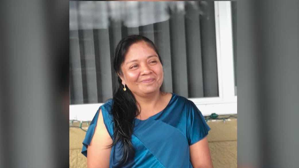 Florida community supports young woman coping with mother's ICE detention