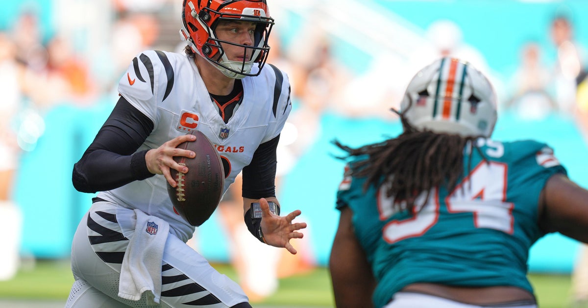 Joe Burrow throws for 309 yards, 4 TDs as Cincinnati Bengals rout Miami Dolphins 45-21