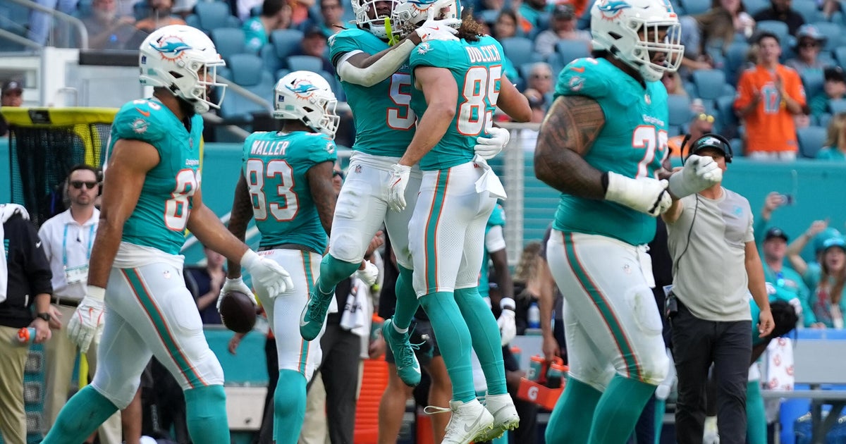 Ewers throws 2 TDs as Miami Dolphins beat Tampa Bay Buccaneers 20-17 to force pivotal NFC South matchup