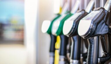 Florida gas prices continue declining ahead of millions driving for the holidays