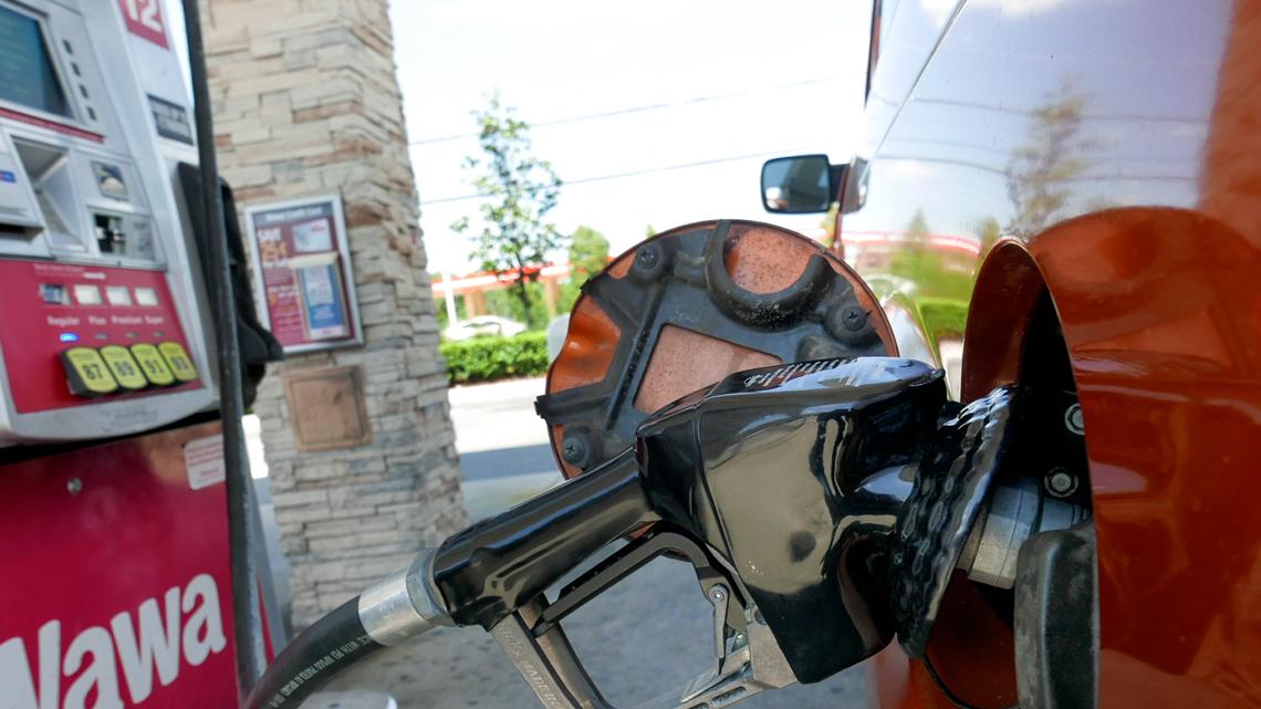AAA: Florida gas prices drop by 10 cents over a week; experts say decline may not last