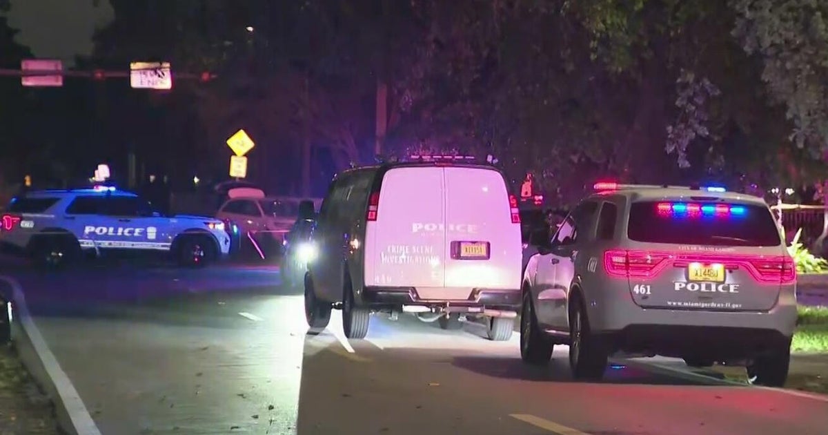 Miami Gardens triple shooting leaves 2 dead, 1 injured, police say
