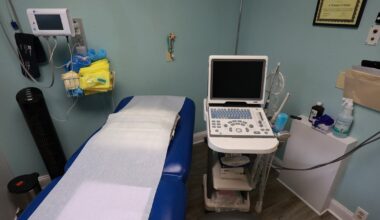 Court blocks Florida abortion clinic buffer zone, citing free speech rights