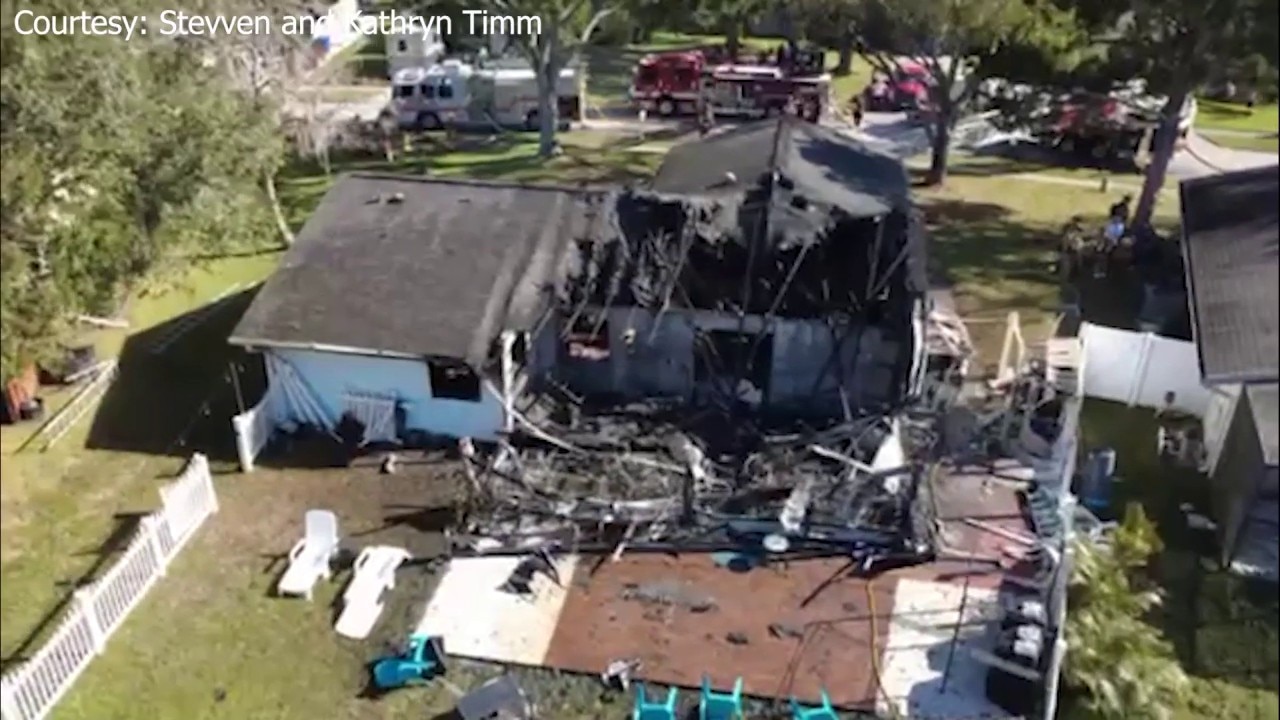 Fire rips through roof of Oldsmar home