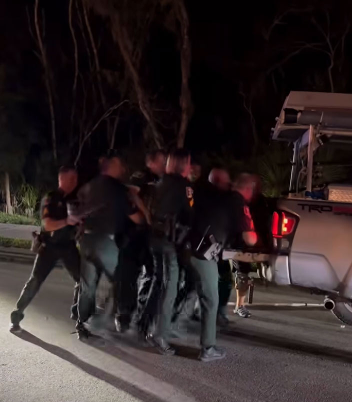 Florida deputies wrestling a massive 600-pound, 14-foot gator.