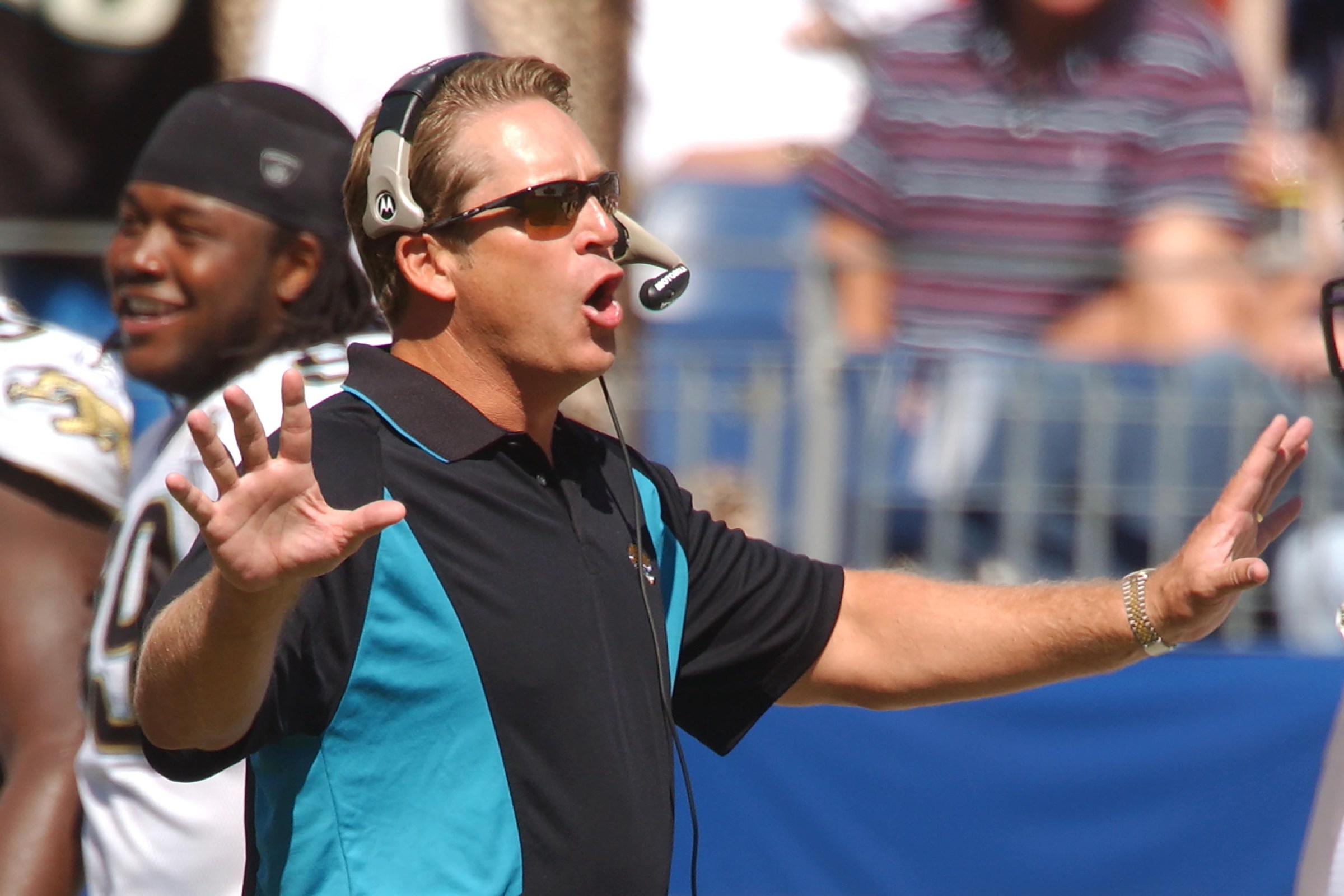 NASHVILLE, TN - SEPTEMBER 26: Head coach Jack Del Rio of the Jacksonville Jaguars yells to his players during a NFL football game against the Tennessee Titans on September 26, 2004 at The Coliseum in Nashville, Tennessee. (Photo by Mitchell Layton/Getty Images)