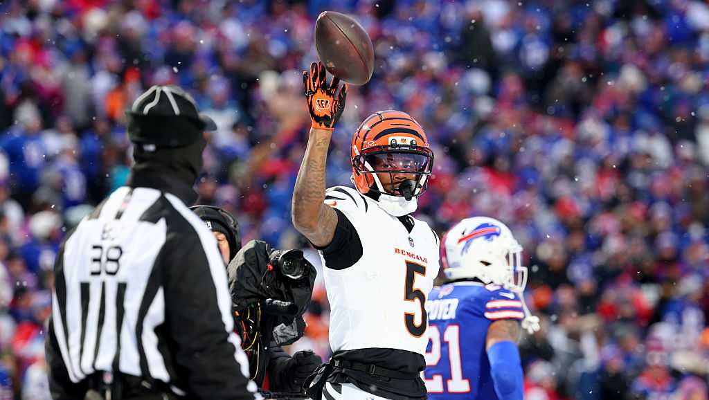 Bengals' Higgins to return from concussion protocol, suit up against Miami