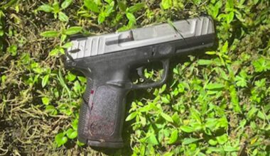 Orange deputy returns fire, injures 20-year-old amid homicide suspect search, sheriff says – Orlando Sentinel