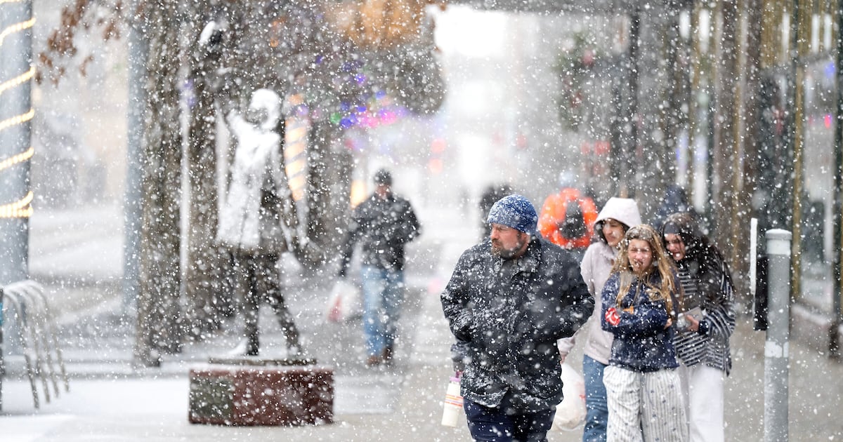Blizzard conditions and strong winds as storm moves northeast