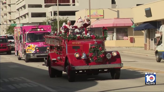 Firefighters team up with Santa Claus to deliver gifts to children in Miami