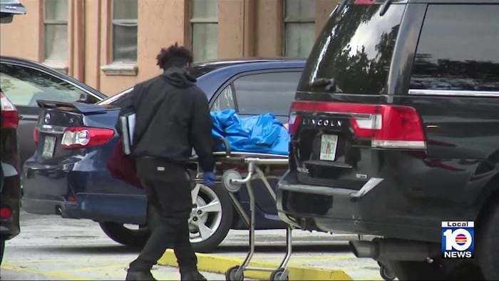 Death investigation underway at Oakland Park apartment complex