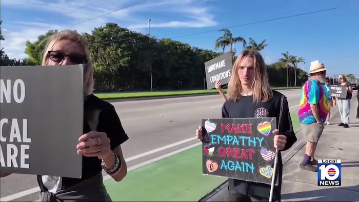 Group demonstrates outside Broward ICE facility on Christmas
