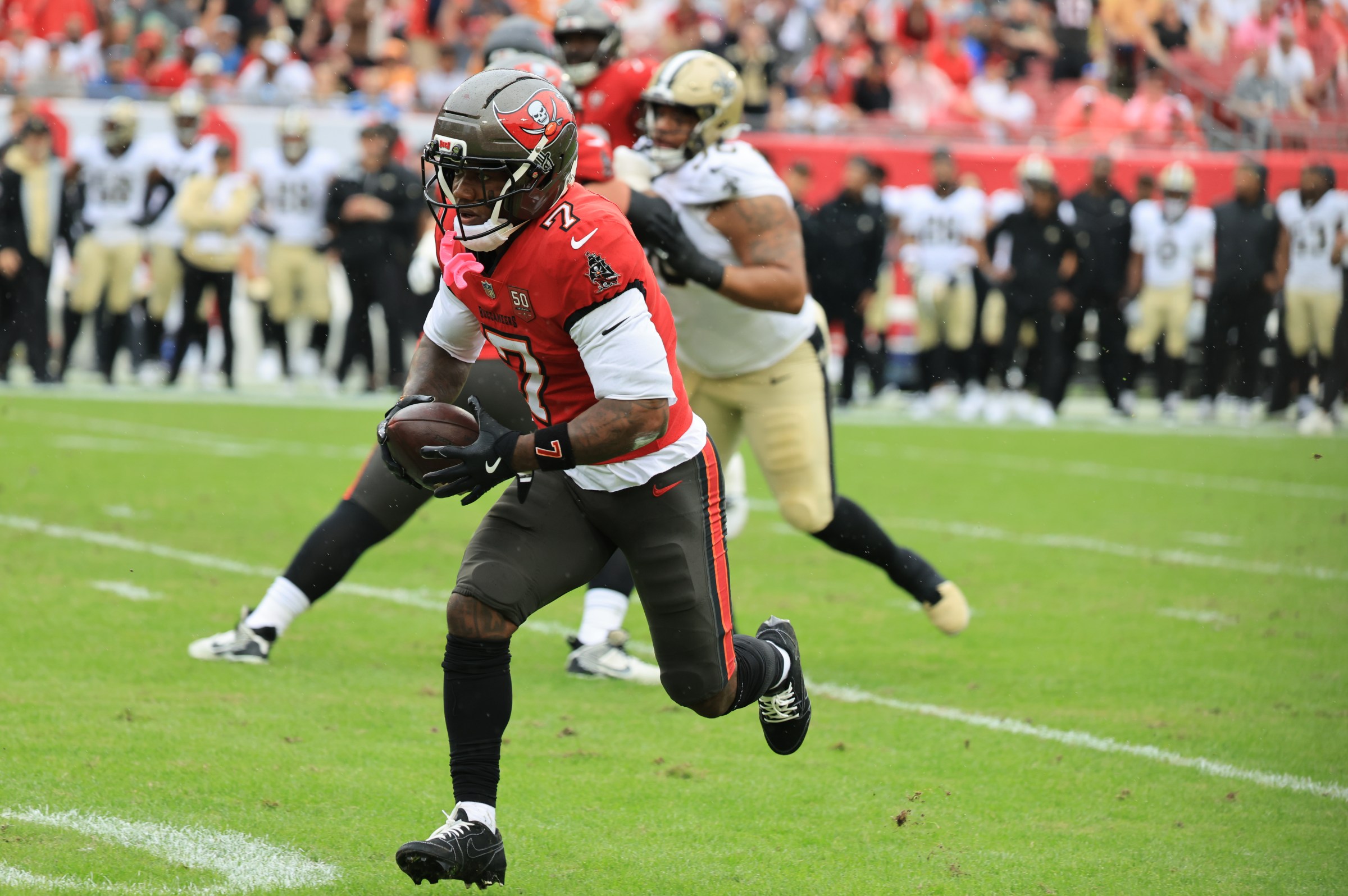 Dec 7, 2025; Tampa, Florida, USA; Tampa Bay Buccaneers running back Bucky Irving (7) runs for a gain during the first quarter against the New Orleans Saints at Raymond James Stadium. Mandatory Credit: Kim Klement Neitzel-Imagn Images