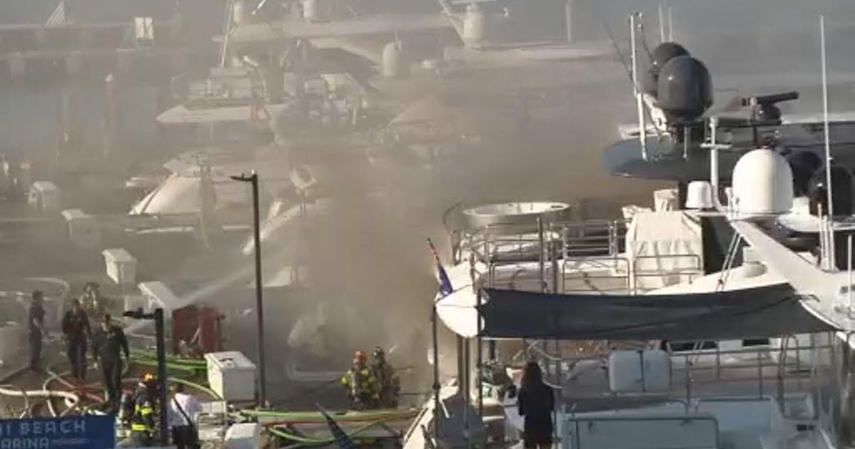Video shows smoke billowing from yacht fire in Miami Beach, shocking many onlookers: "Pretty surprised to see it"