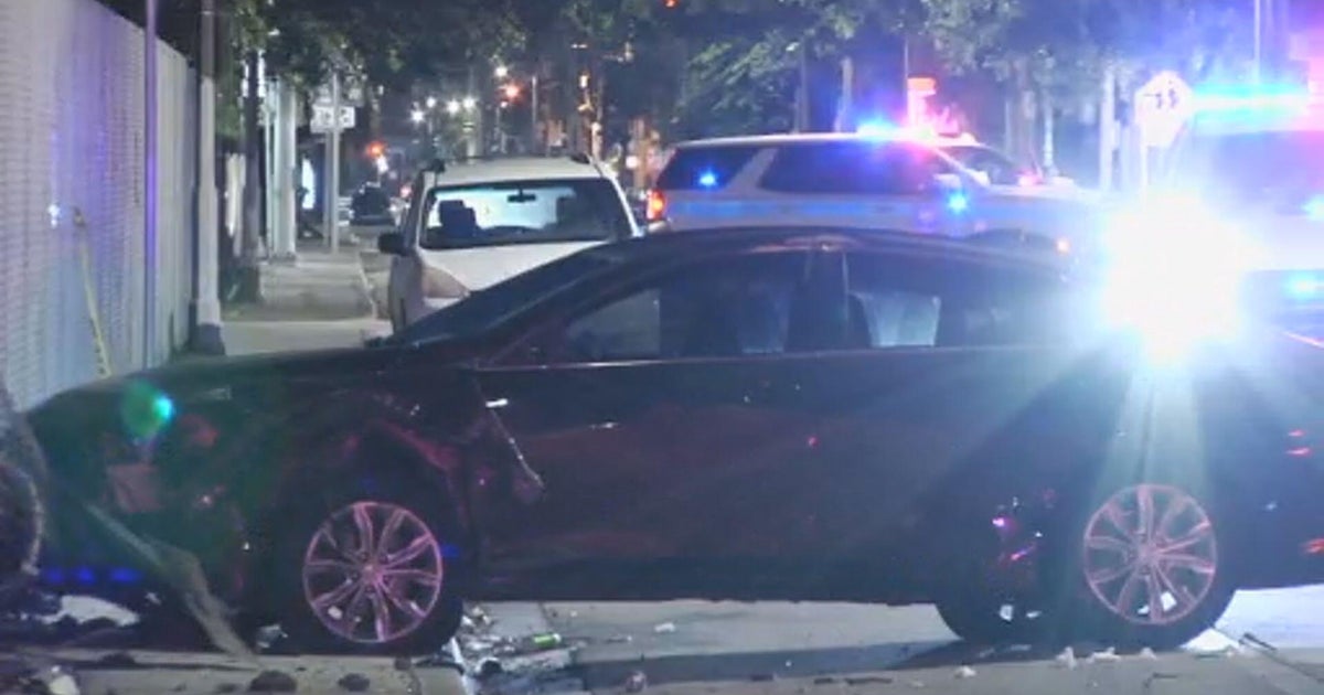 2 hospitalized after shooting victim strikes pedestrian while driving himself to hospital, police say