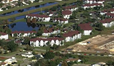 Deputies tape off section outside Orange County apartment complex