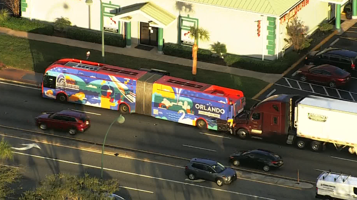 8 injured in Orange County crash involving semi-truck, LYNX bus