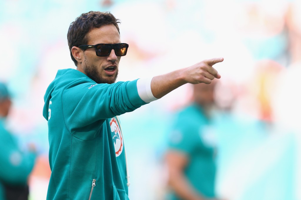 Dolphins sign former Miami Hurricanes DL Simeon Barrow