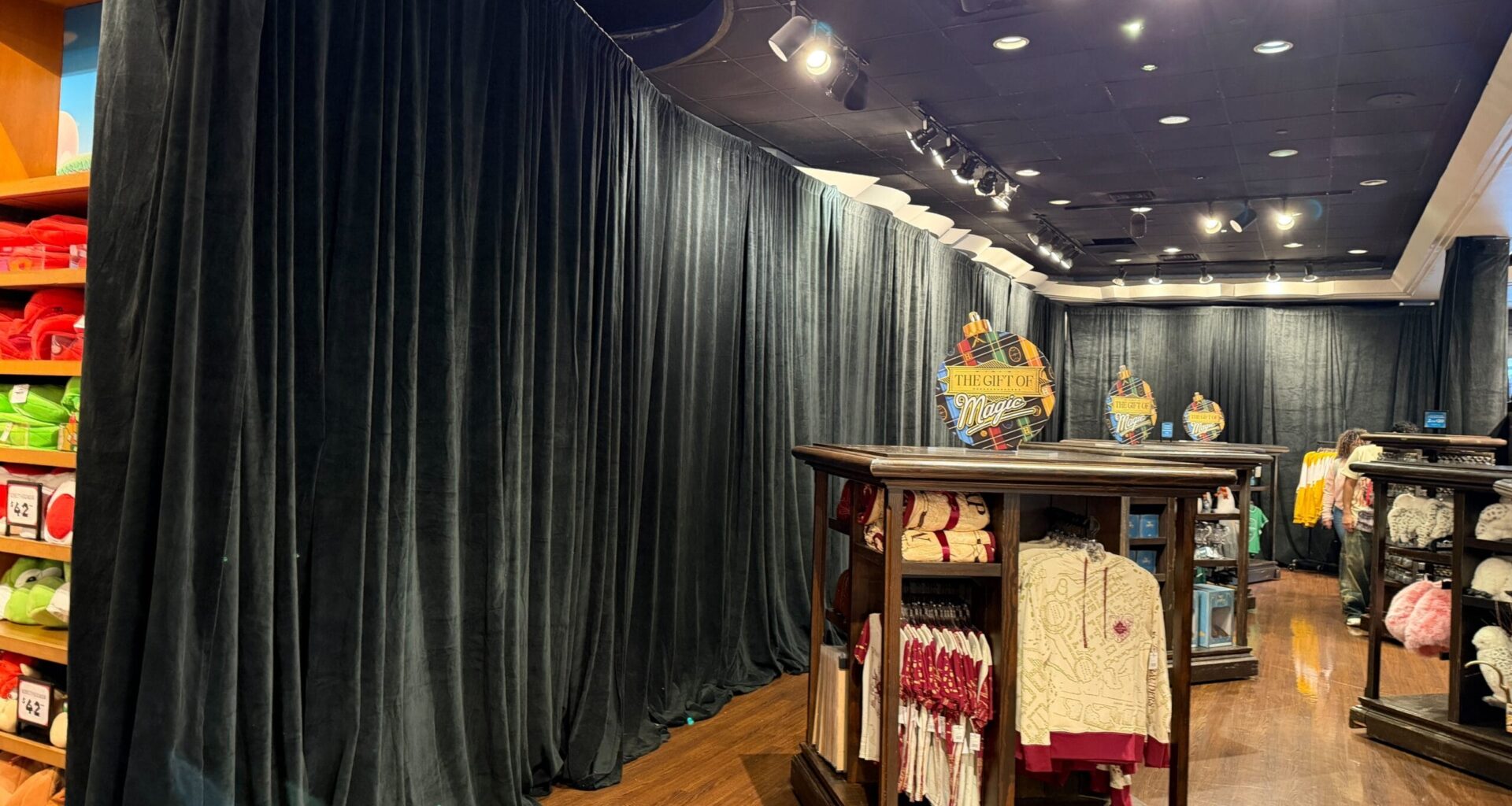 Curtains Are Up For Universal Studios Store Refurbishment at Universal Orlando Resort