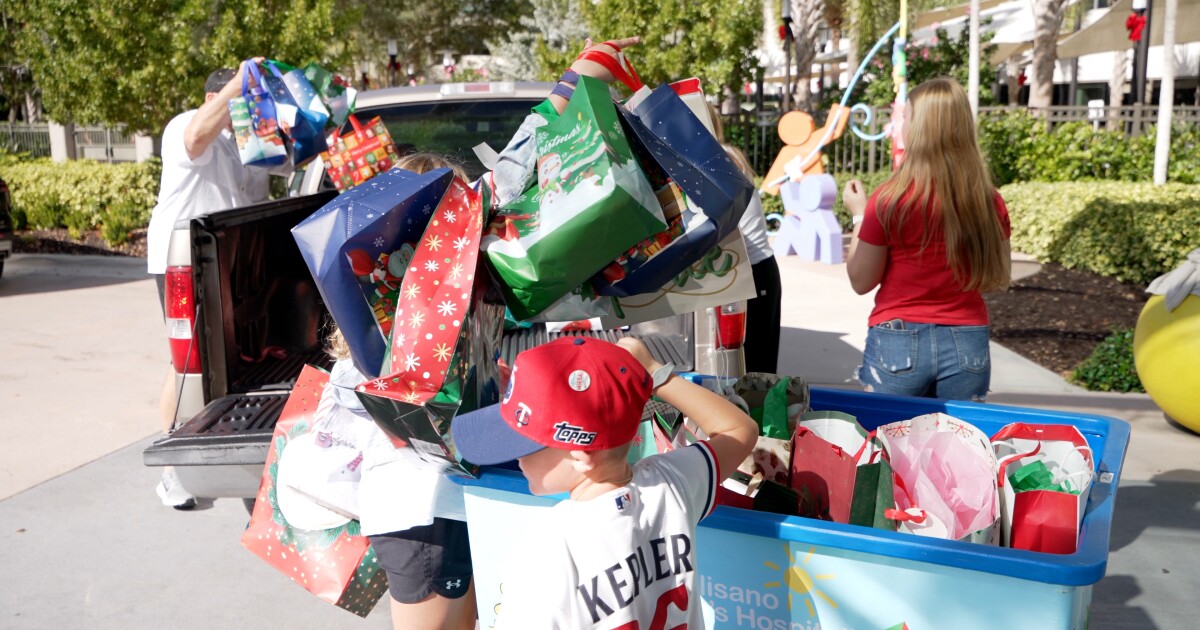 Pink Shell donates 500 teddy bears to children's hospital for holidays.