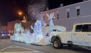 Holiday cheer fills downtown Quincy during annual Christmas parade