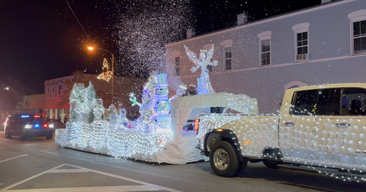 Holiday cheer fills downtown Quincy during annual Christmas parade