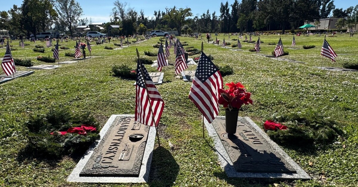 A pine wreath and a pause to reflect -- those who served are remembered for the holidays