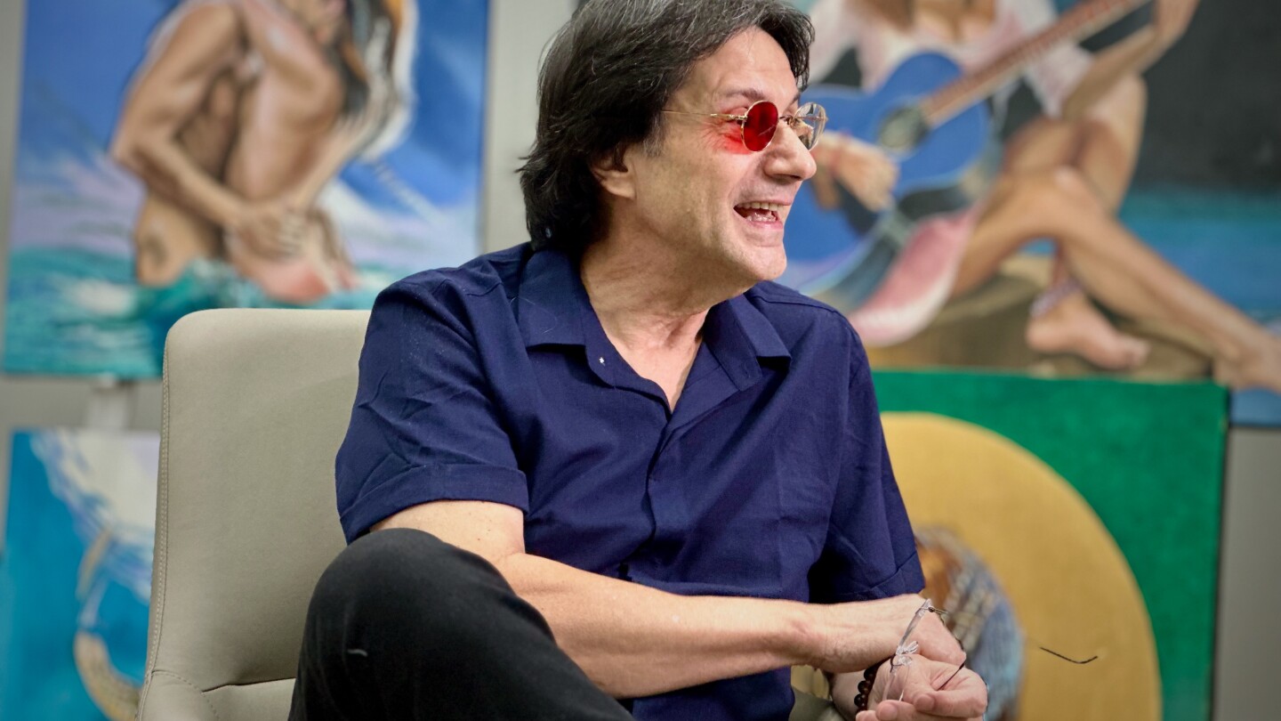 Colorblind artist Fernando Dávila finds vibrant success in Florida